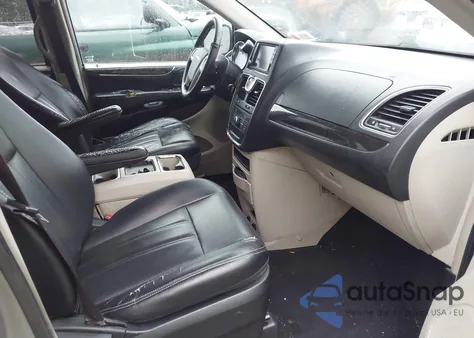 2015 Chrysler Town & Country Touring z USA, uszkodzony, nr VIN 2C4RC1BG7FR626903